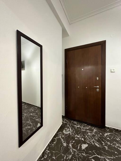 Modern & Minimal Athens Apartment Екстер'єр фото
