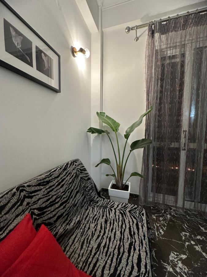 Modern & Minimal Athens Apartment Екстер'єр фото